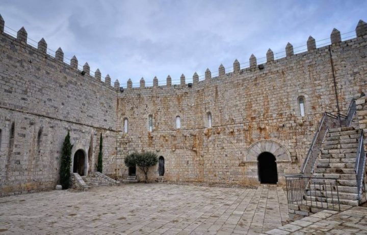 interior del castillo de peñiscola