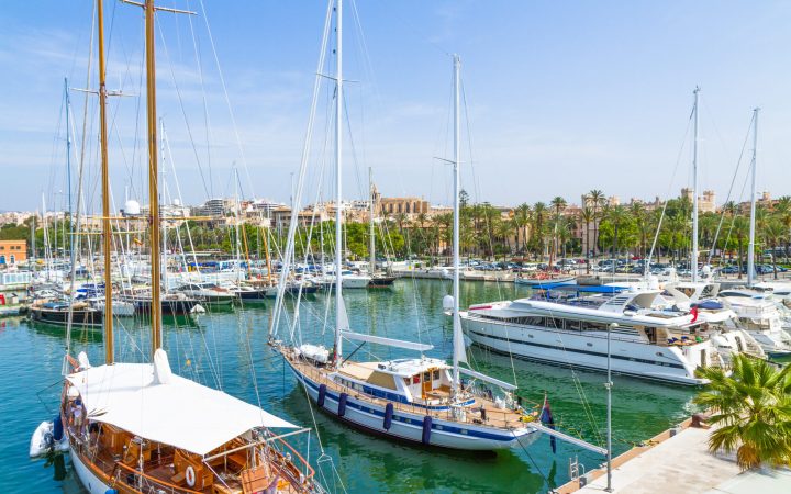 Palma,De,Mallorca,Carrer,Del,Moll,Marina,Skyline,With,Yachts
